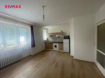 Pronájem bytu 1+kk, Praha - Prosek, Nad Krocínkou, 33 m2