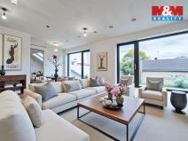 Prodej bytu 4+kk, Praha - Holyně, náměstí Pod lípou, 128 m2