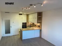 Pronájem bytu 2+kk, Praha - Modřany, Komořanská, 53 m2