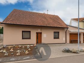 Prodej rodinného domu, Pohořelice, nám. Svobody, 154 m2