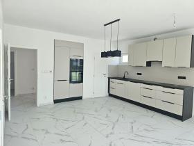 Pronájem rodinného domu, Milovice, Platanová, 137 m2