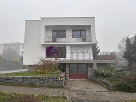 Pronájem rodinného domu, Charváty, 250 m2