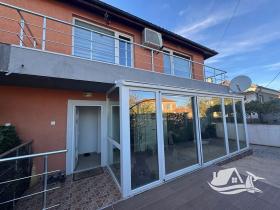 Prodej rodinného domu, Pomorie, Bulharsko, 114 m2