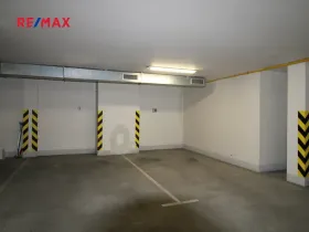 Pronájem garážového stání, Praha - Podolí, Sinkulova, 12 m2