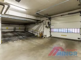 Pronájem garážového stání, Praha - Libeň, Na žertvách, 13 m2