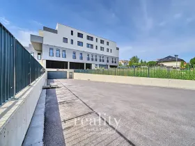 Prodej garážového stání, Znojmo, Kosmákova, 17 m2