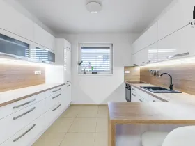 Prodej rodinného domu, Holasice, Čtvrtě, 107 m2