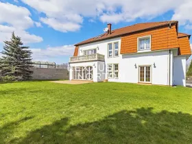 Pronájem vily, Průhonice, U Komárova, 610 m2