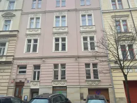 Pronájem garážového stání, Praha, Slezská, 12 m2