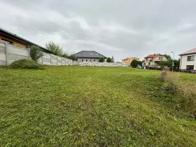 Prodej pozemku pro bydlení, Radim, 688 m2