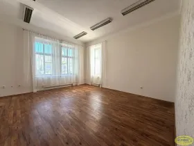 Pronájem obchodního prostoru, Kroměříž, Komenského náměstí, 32 m2