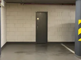 Pronájem garážového stání, Praha, Křižíkova, 16 m2