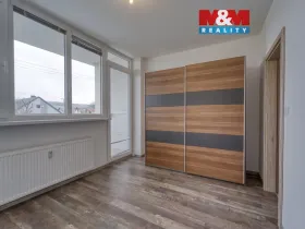 Prodej bytu 4+1, Lesná, 64 m2