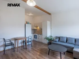 Pronájem bytu 2+kk, Praha - Žižkov, Biskupcova, 38 m2