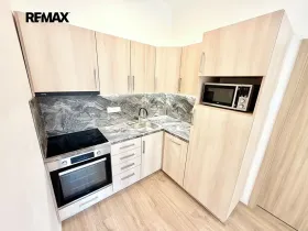 Pronájem bytu 2+kk, Praha - Vyšehrad, Neklanova, 57 m2