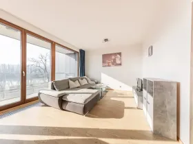 Pronájem bytu 2+kk, Praha - Holešovice, V háji, 55 m2