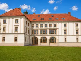 Prodej činžovního domu, Batelov, náměstí Míru, 2200 m2