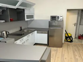 Pronájem bytu 2+kk, Praha - Karlín, Thámova, 46 m2