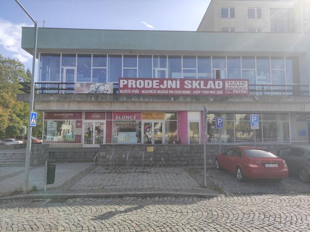 Pronájem obchodního prostoru, Vsetín, nám. Svobody, 1410 m2