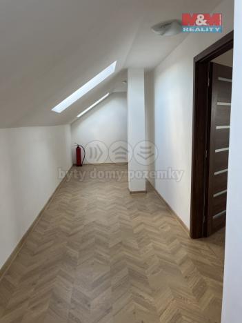 Prodej bytu 4+kk, Chrudim, Resselovo náměstí, 168 m2