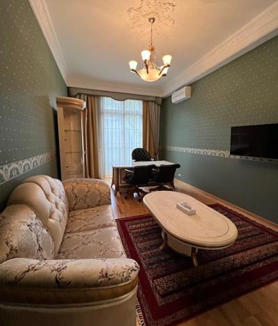 Prodej bytu 4+1, Karlovy Vary, Divadelní náměstí, 145 m2