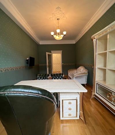 Prodej bytu 4+1, Karlovy Vary, Divadelní náměstí, 145 m2