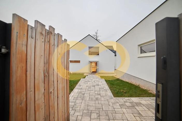 Prodej rodinného domu, Vrchlabí, Pražská, 401 m2