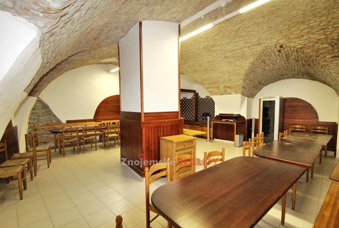 Pronájem kanceláře, Znojmo, 1000 m2