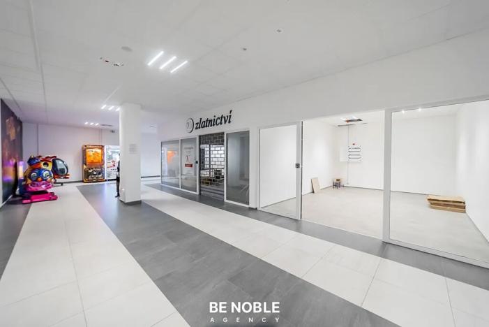 Pronájem obchodního prostoru, Benešov, Vnoučkova, 23 m2