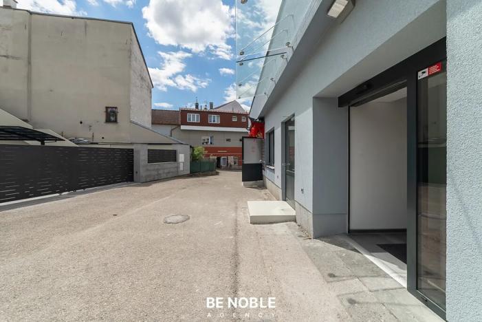 Pronájem obchodního prostoru, Benešov, Vnoučkova, 186 m2