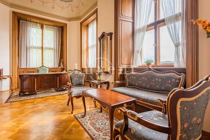 Prodej komerční nemovitosti, Mirošov, náměstí Míru, 1364 m2