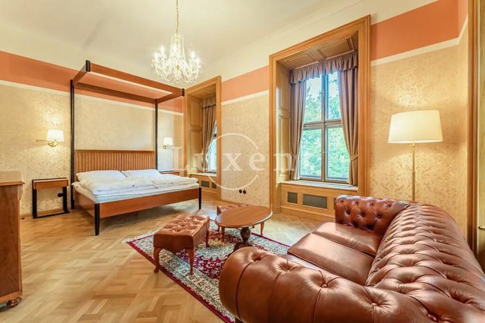 Prodej komerční nemovitosti, Mirošov, náměstí Míru, 1364 m2