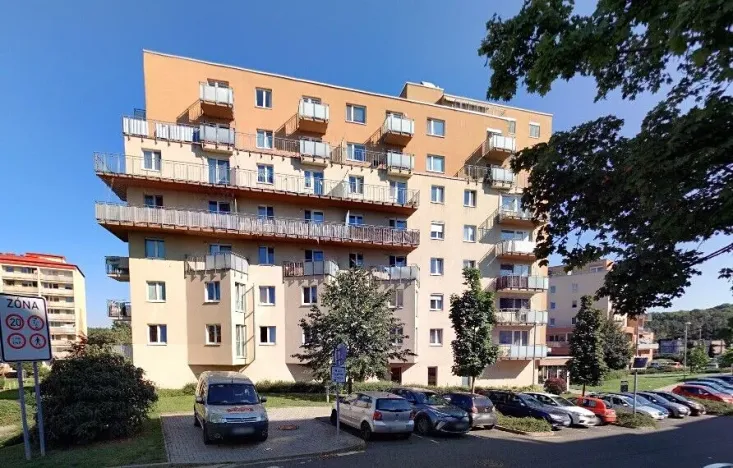 Pronájem garážového stání, Praha - Hostivař, náměstí Přátelství, 15 m2