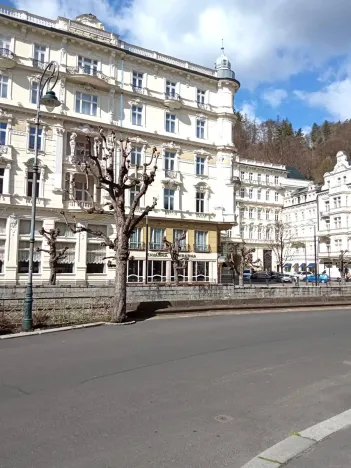 Prodej obchodního prostoru, Karlovy Vary, Mariánskolázeňská, 41 m2