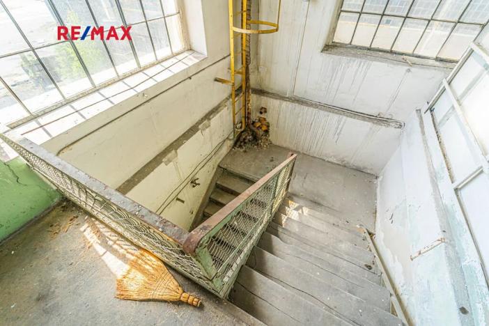 Pronájem skladu, Slaný, Netovická, 2000 m2