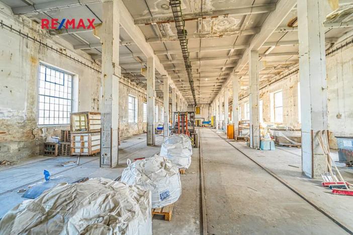 Pronájem skladu, Slaný, Netovická, 2000 m2