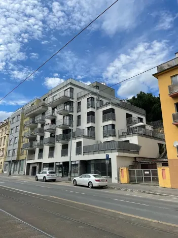 Pronájem garážového stání, Praha - Smíchov, Plzeňská, 10 m2