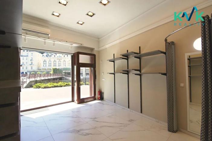 Prodej obchodního prostoru, Karlovy Vary, Mariánskolázeňská, 41 m2
