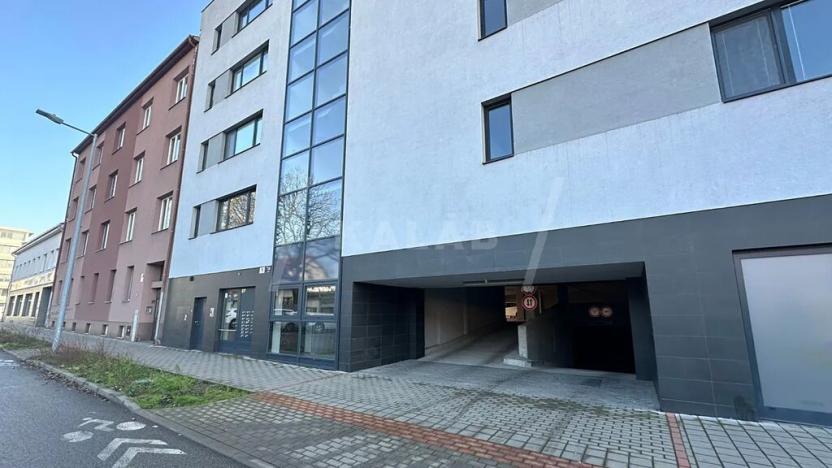 Prodej garážového stání, Brno, Kovářská, 14 m2