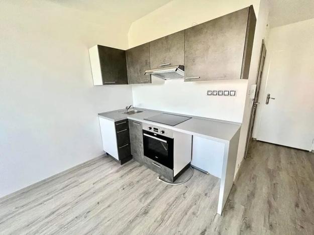 Pronájem bytu 1+kk, Karlovy Vary, Charkovská, 26 m2