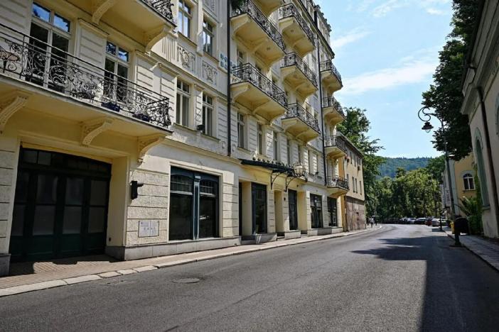 Prodej obchodního prostoru, Karlovy Vary, Mariánskolázeňská, 55 m2