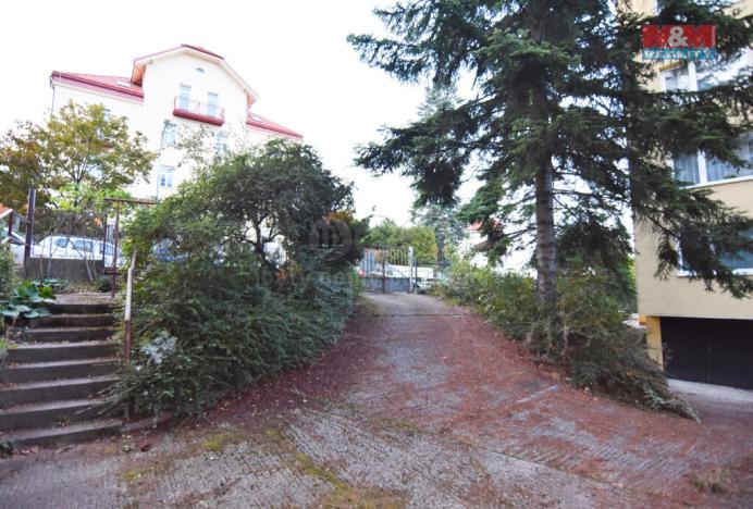 Pronájem garážového stání, Praha - Smíchov, U Mrázovky, 13 m2