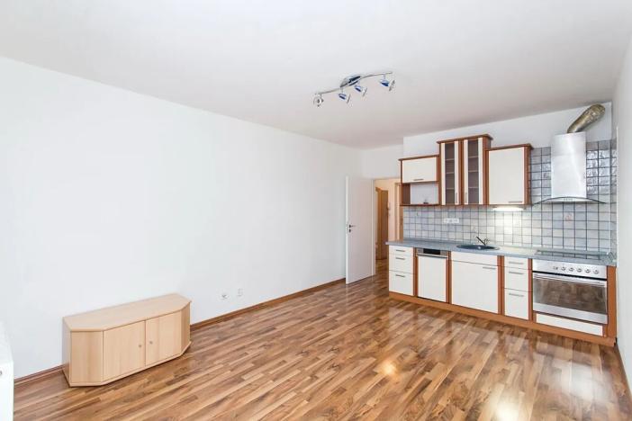 Pronájem bytu 2+kk, Praha - Kbely, Pod Nouzovem, 45 m2