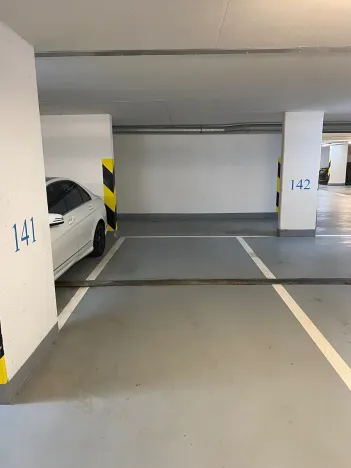 Pronájem garážového stání, Praha - Hostivař, náměstí Přátelství, 15 m2