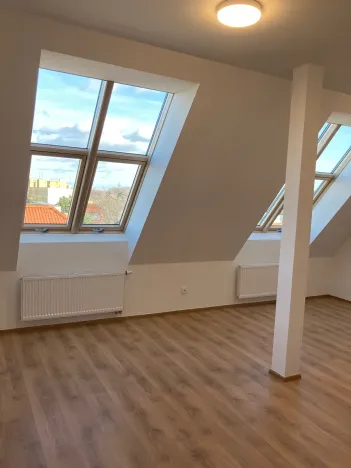 Pronájem bytu 1+kk, Praha - Žižkov, Na rovnosti, 32 m2