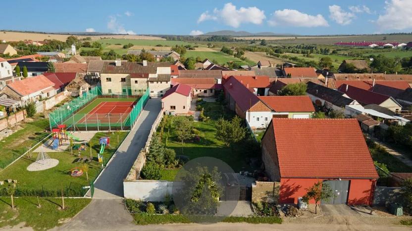 Prodej vícegeneračního domu, Šumice, 403 m2