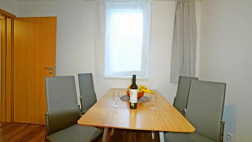 Prodej apartmánu, Lednice, Sídl. Osvobození, 52 m2