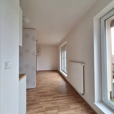 Pronájem bytu 1+kk, Praha - Holešovice, Malá Plynární, 29 m2