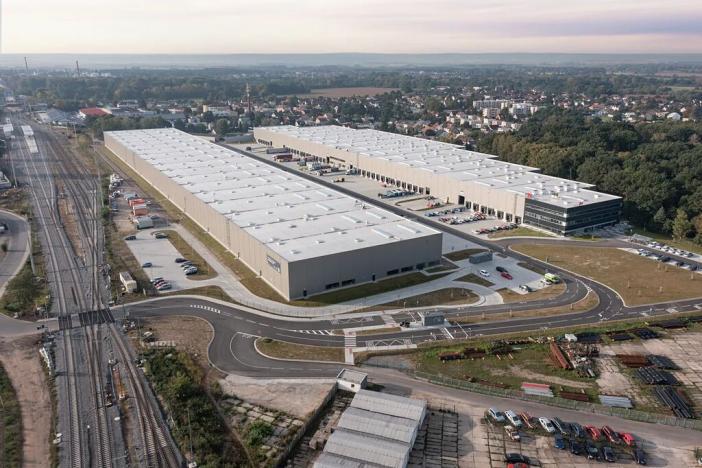 Pronájem skladu, Pardubice, 8000 m2