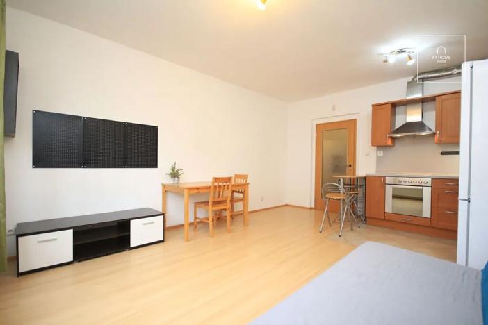 Pronájem bytu 1+kk, Praha - Záběhlice, Velenovského, 29 m2